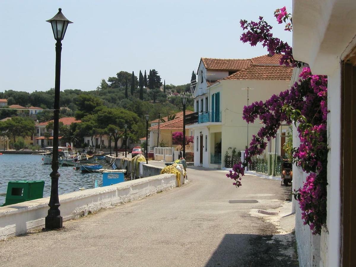 הוילה ואטי Cavos Seaside House מראה חיצוני תמונה