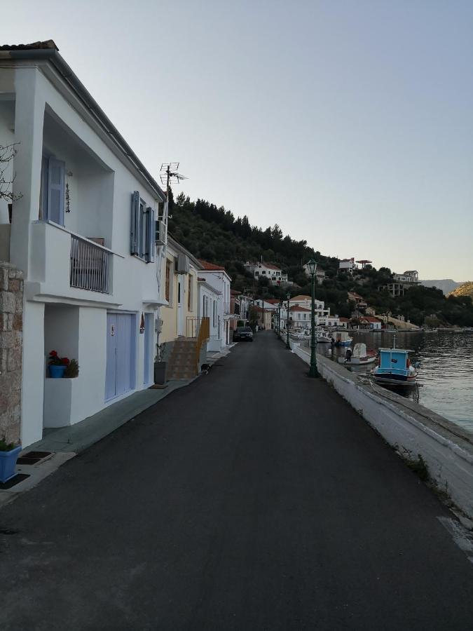 הוילה ואטי Cavos Seaside House מראה חיצוני תמונה